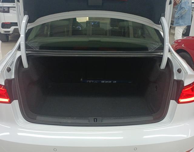 奥迪A3 35TFSI 2014款 1.4T 自动 时尚型Limousine (国Ⅳ) 