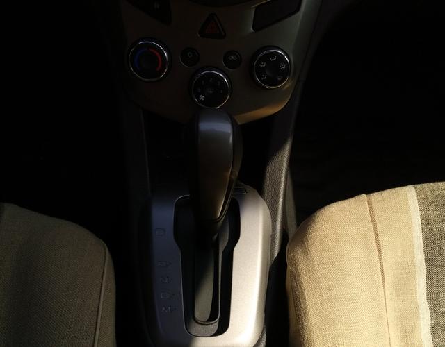 雪佛兰爱唯欧 2013款 1.4L 自动 4门5座三厢车 时尚天窗版 (国Ⅳ) 