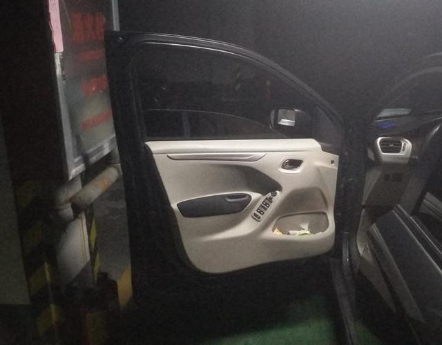 雪铁龙爱丽舍 2014款 1.6L 手动 4门5座三厢车 舒适型 (国Ⅳ) 