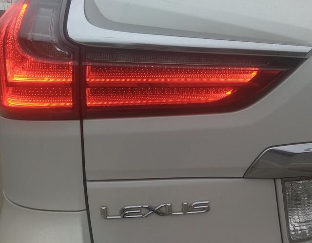 雷克萨斯LX 570 [进口] 2016款 5.7L 自动 四驱 动感豪华版 