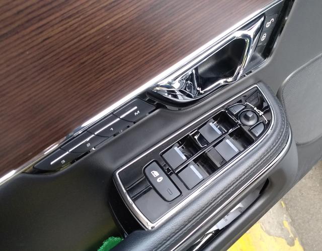 捷豹XJ L [进口] 2016款 2.0T 自动 汽油 典雅商务版 