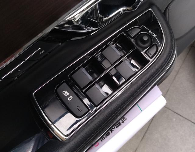 捷豹XJ L [进口] 2016款 3.0T 自动 汽油 典雅商务版 