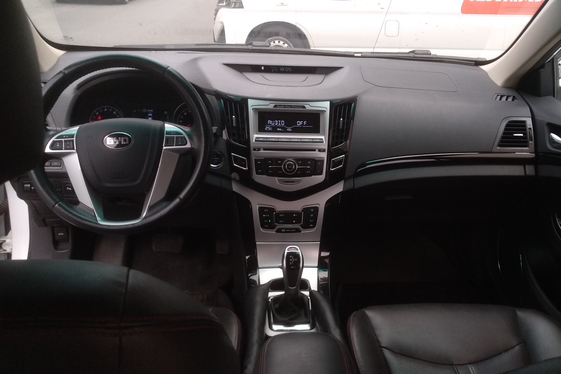 比亚迪e52016款自动豪华型300纯电动