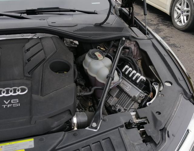 奥迪A8L 55 [进口] 2018款 3.0T 自动 汽油 豪华型 