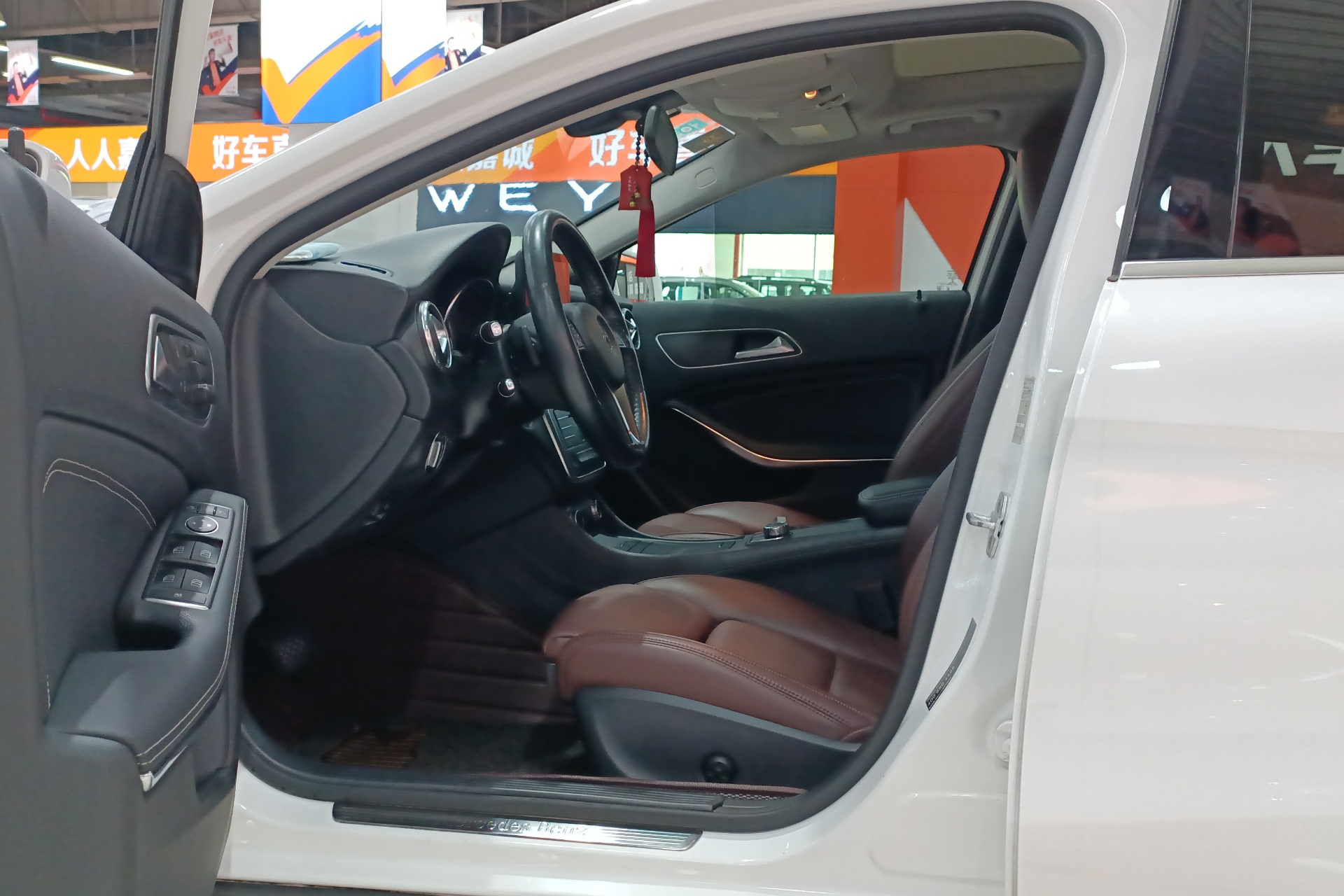 奔驰GLA 200 2016款 1.6T 自动 动感型 (国Ⅴ) 