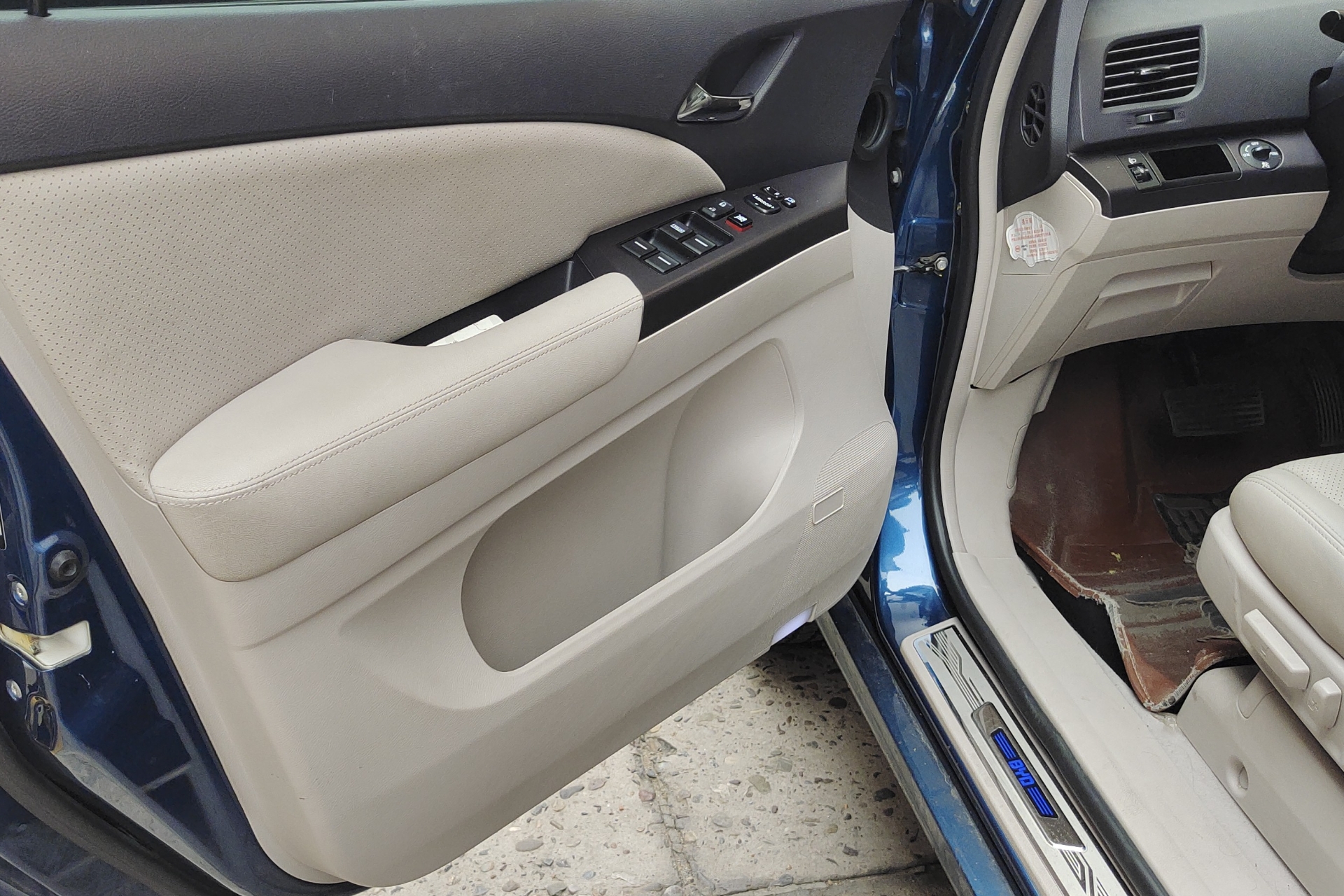 比亚迪E6 2017款 自动 尊贵型400 纯电动 