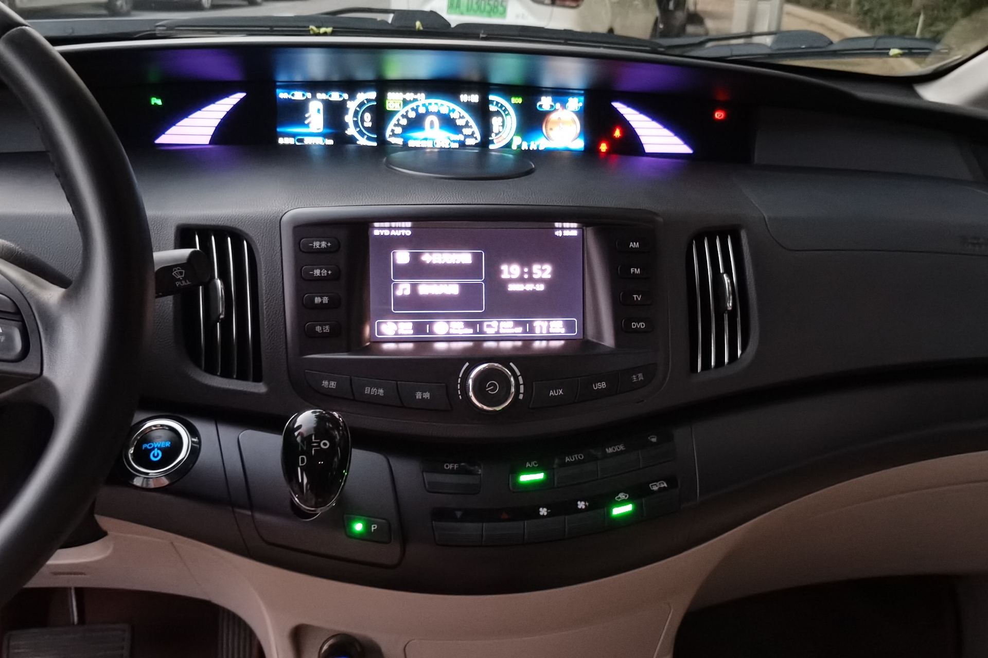 比亚迪E6 2016款 自动 尊贵版400 纯电动 