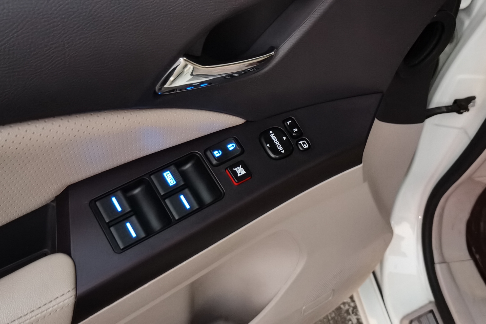 比亚迪E6 2016款 自动 尊贵版400 纯电动 
