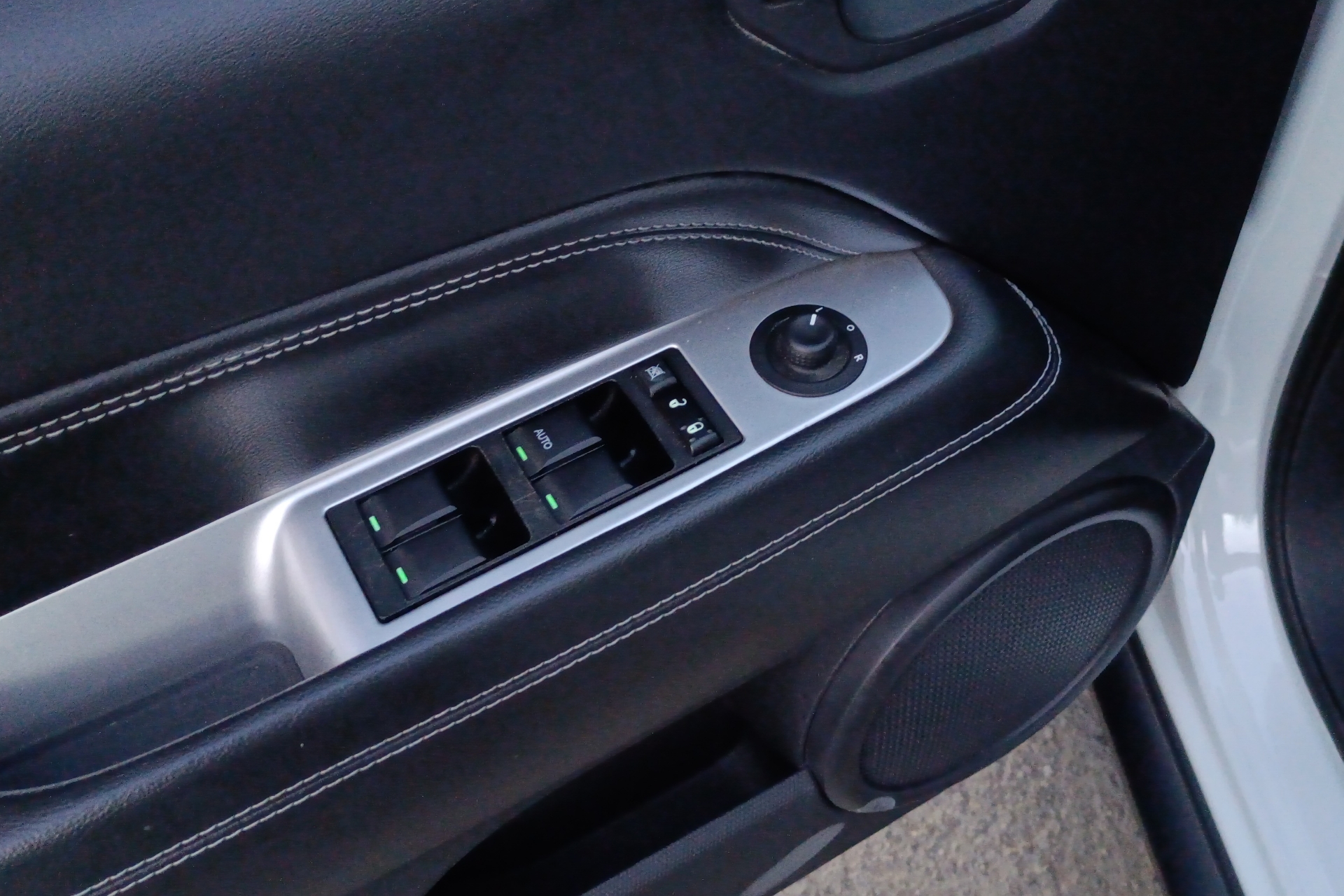 吉普指南者 [进口] 2014款 2.4L 自动 四驱 改款舒适版 