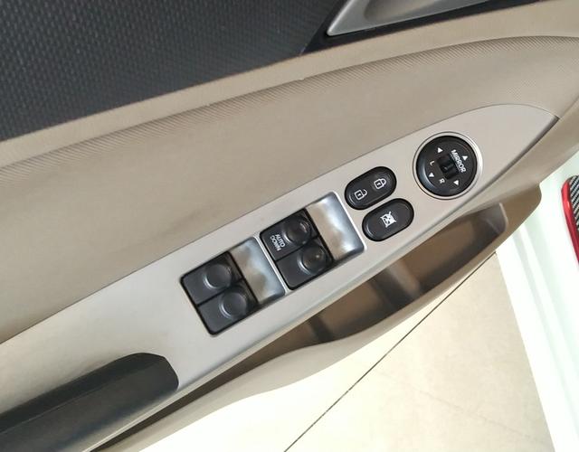 现代瑞纳 2016款 1.4L 自动 4门5座三厢车 智能型GLS (国Ⅴ) 