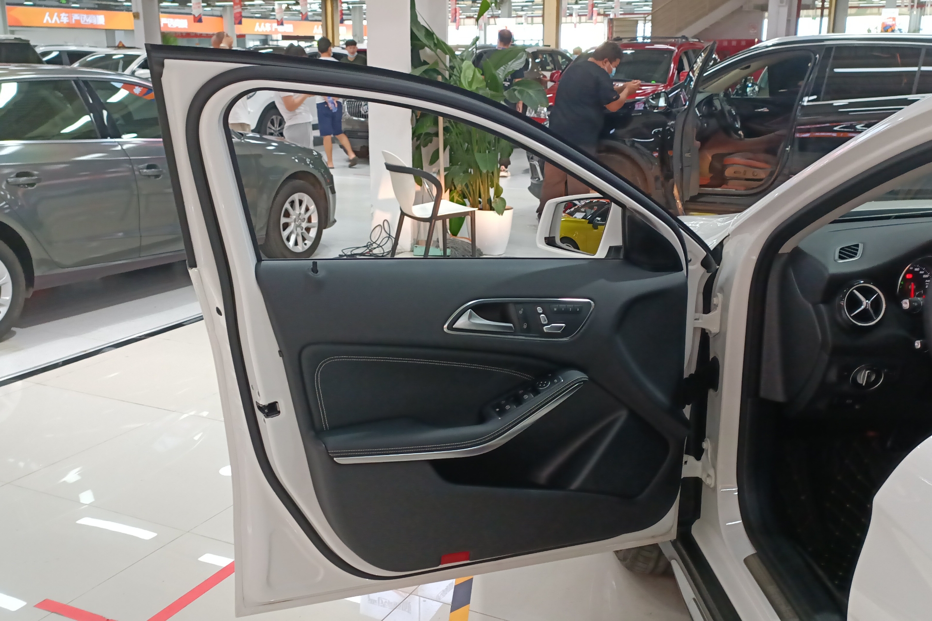 奔驰GLA 200 2018款 1.6T 自动 动感型 (国Ⅴ) 