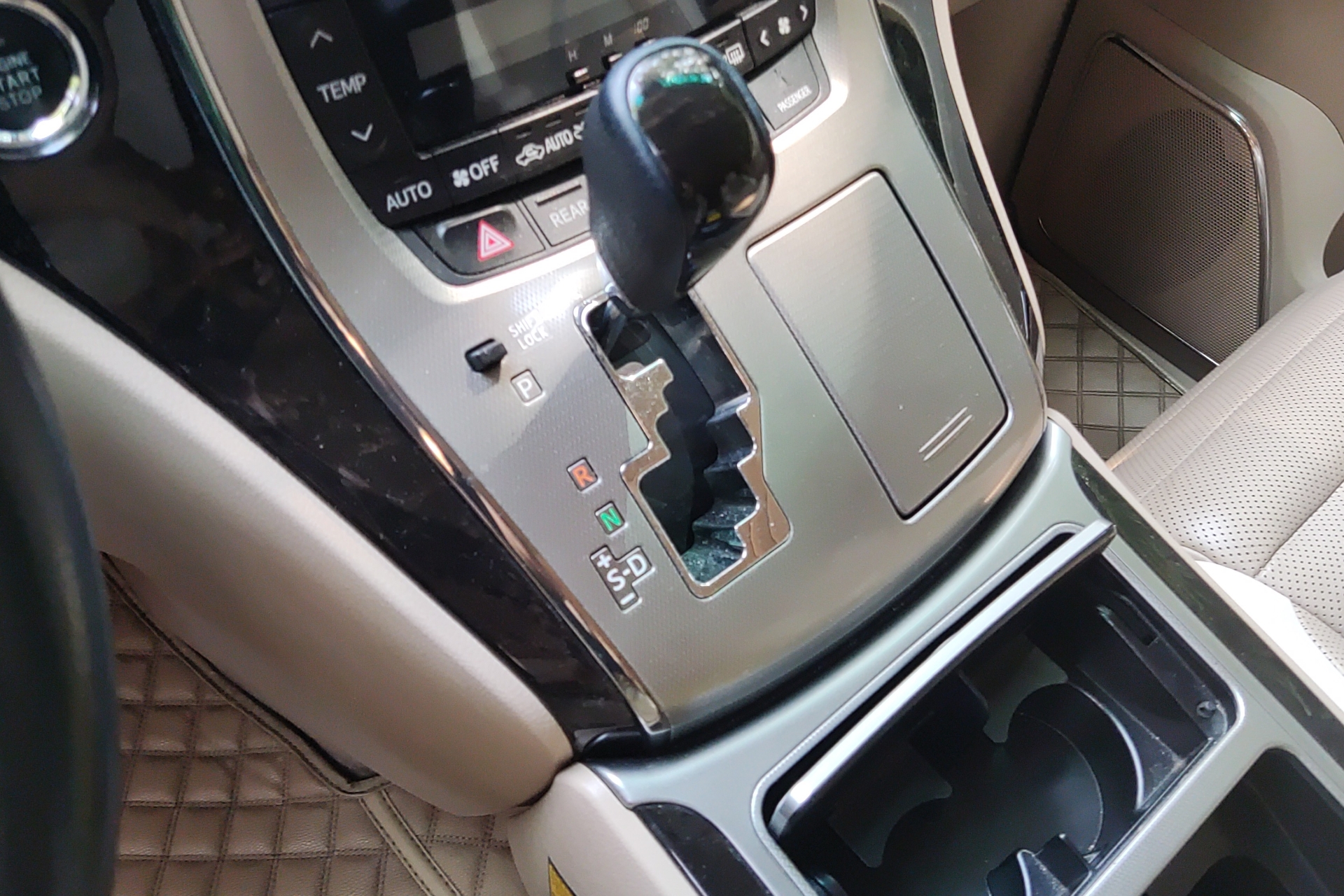 丰田埃尔法 [进口] 2013款 3.5L 自动 7座 尊贵版 
