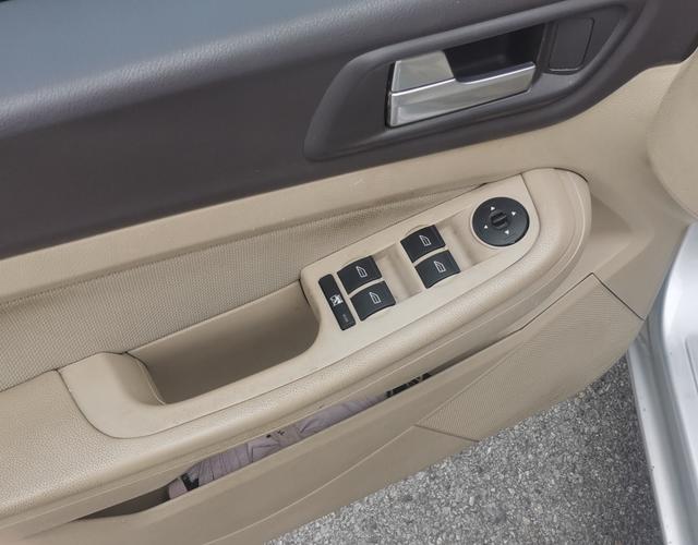 福特福克斯 2011款 1.8L 手动 三厢轿车 舒适型 (国Ⅳ) 