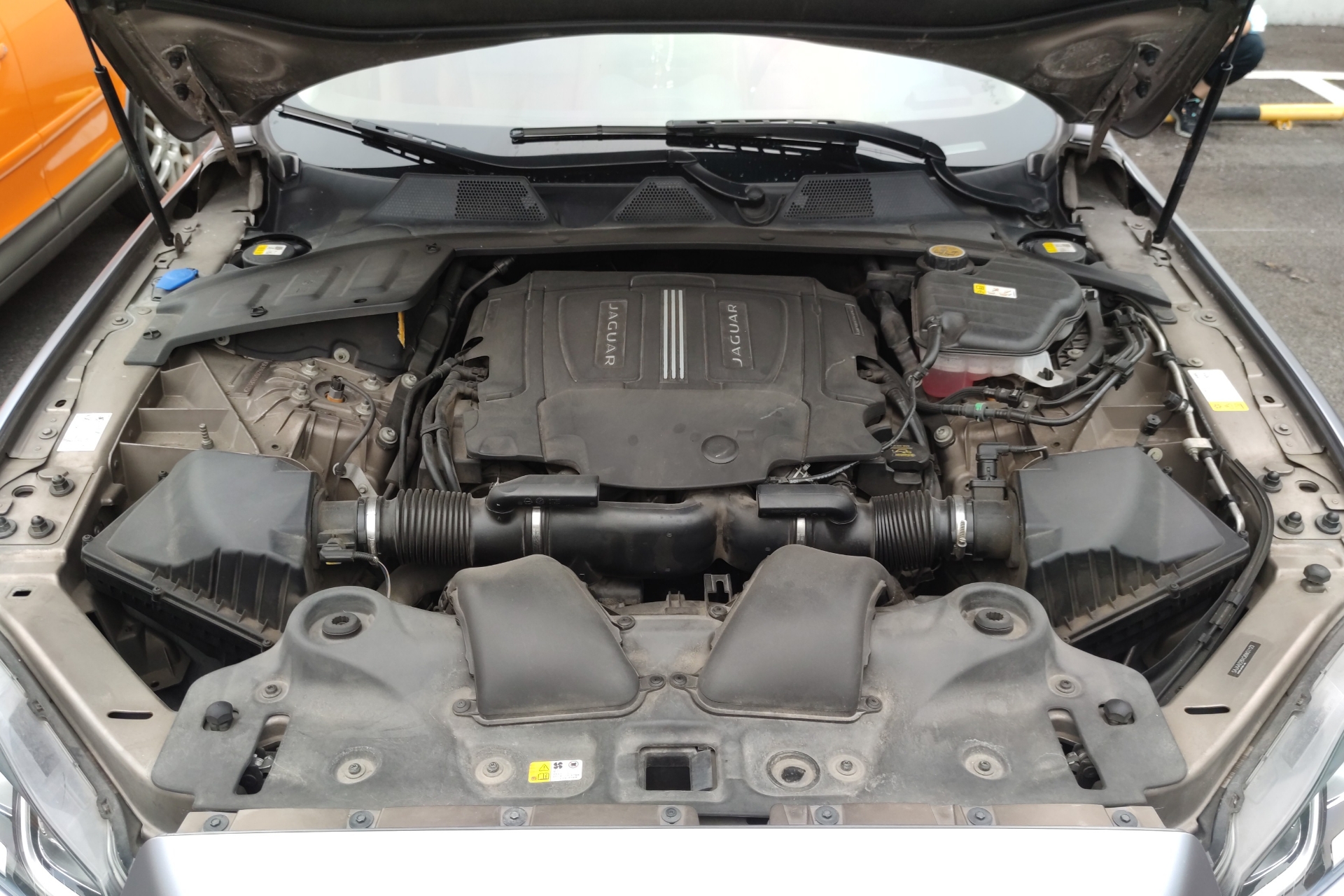捷豹XJ L [进口] 2016款 3.0T 自动 汽油 尊享商务版 