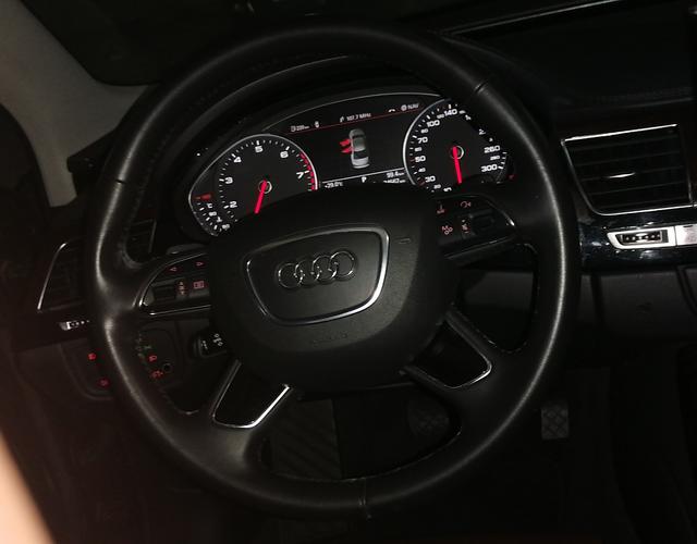 奥迪A8L 50 [进口] 2013款 3.0T 自动 汽油 舒适型 