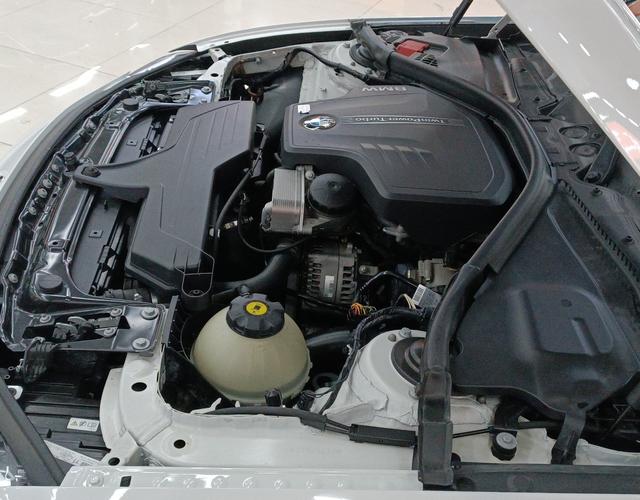 宝马3系 320i [进口] 2013款 2.0T 自动 汽油 运动设计套装 