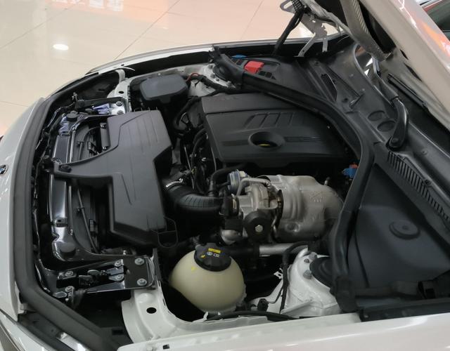 宝马1系 120i [进口] 2015款 1.6T 自动 汽油 运动设计套装 (欧Ⅴ) 