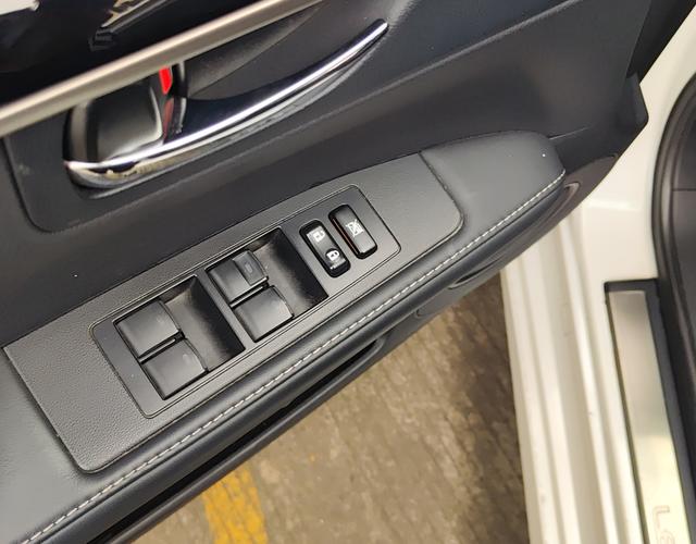 雷克萨斯ES 300h [进口] 2014款 2.5L 自动 精英版 (欧Ⅳ) 