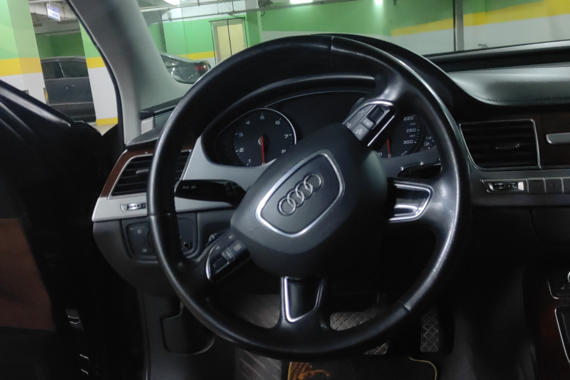 奥迪A8L 45 [进口] 2012款 3.0T 自动 汽油 舒适型 