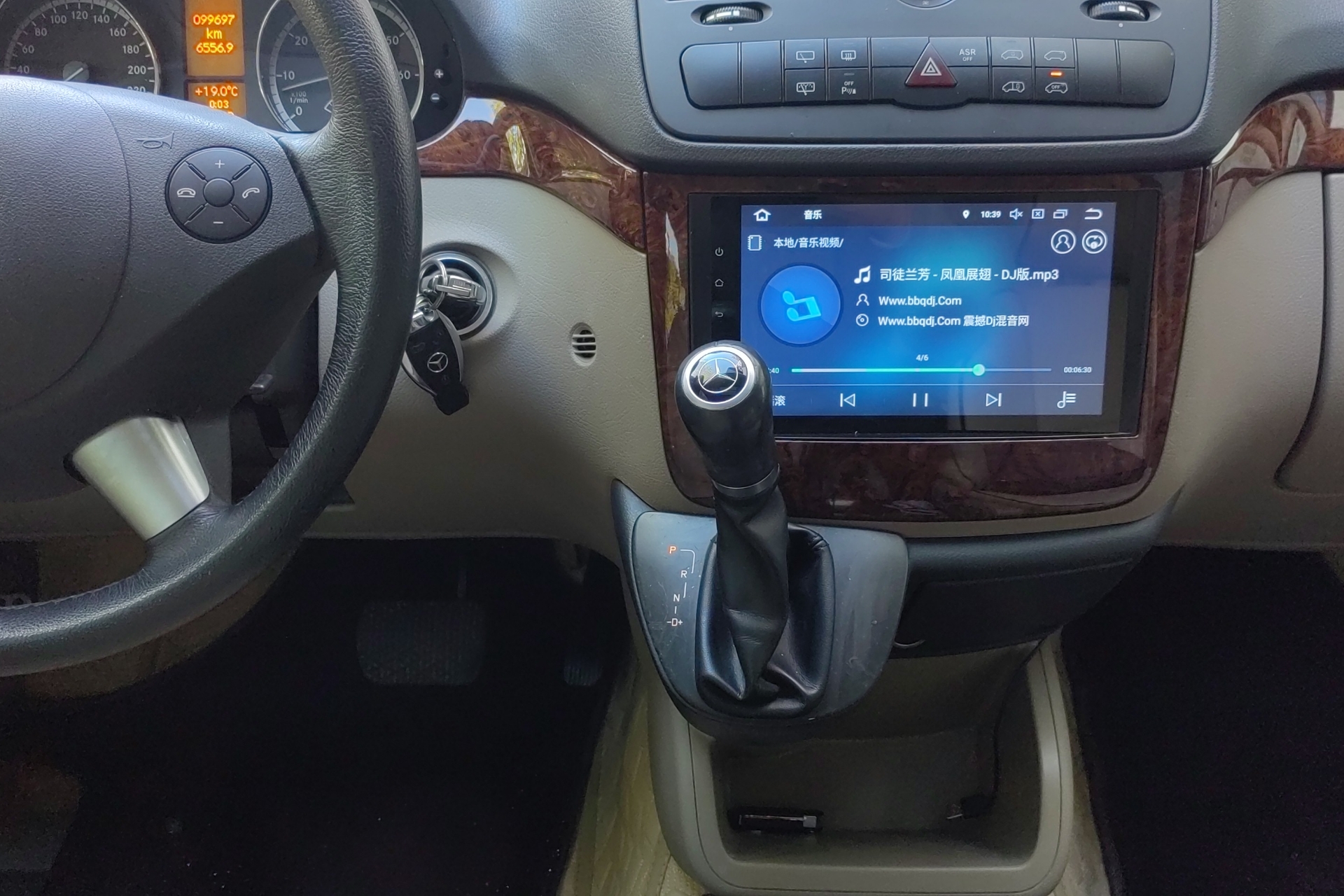 奔驰唯雅诺 2013款 3.0L 自动 7座 汽油 礼遇版 (国Ⅳ) 
