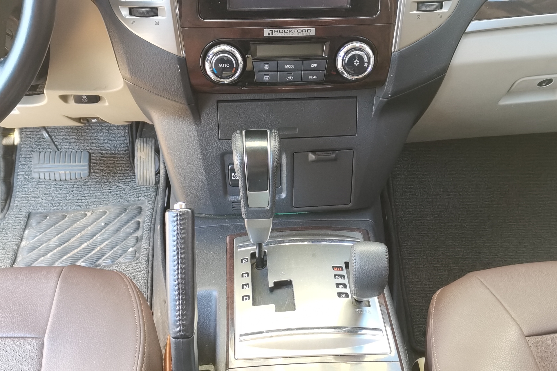 三菱帕杰罗 [进口] 2018款 3.0L 自动 四驱 豪华版 