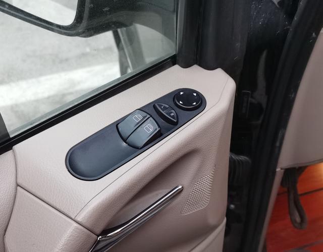 奔驰唯雅诺 2013款 3.5L 自动 7座 汽油 劲驰版 (国Ⅳ) 
