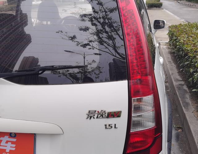 东风风行景逸 LV 2014款 1.5L 手动 5座 豪华型改款 