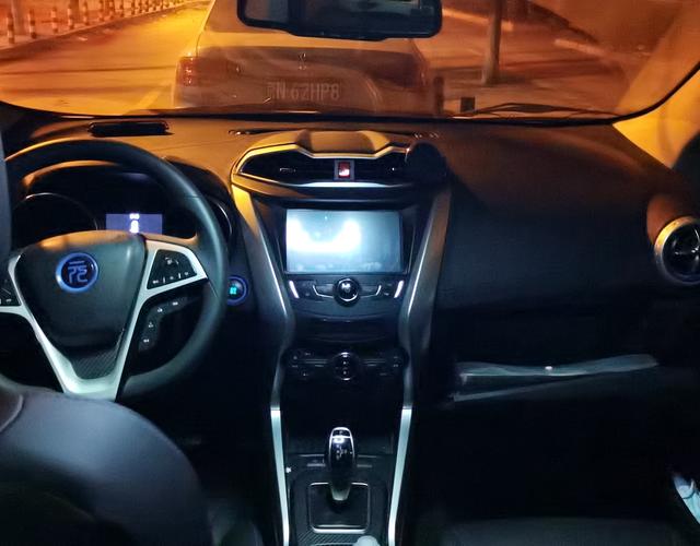 比亚迪元EV360 2018款 自动 智联炫酷型 纯电动 