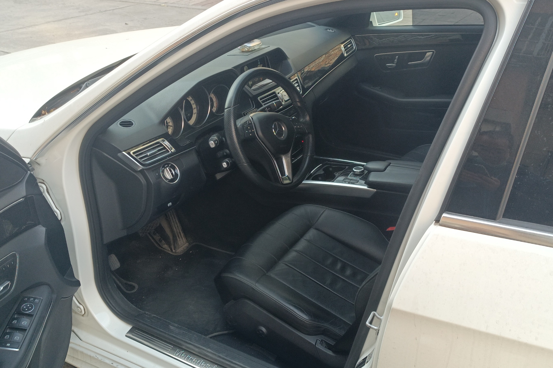 奔驰E级 E260L 2015款 2.0T 自动 汽油 改款运动豪华型 (国Ⅴ) 