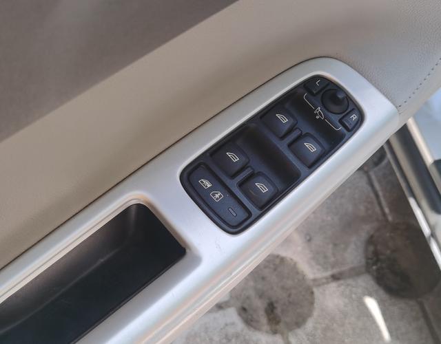 沃尔沃S40 2011款 2.0L 自动 汽油 智雅版 (国Ⅳ) 