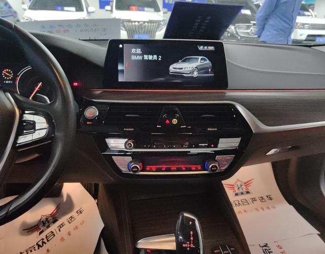 宝马5系 530Li 2018款 2.0T 自动 汽油 尊享型豪华套装改款 (国Ⅴ) 