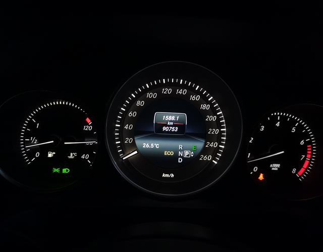 奔驰E级 E260L 2015款 2.0T 自动 汽油 改款运动时尚型 (国Ⅴ) 