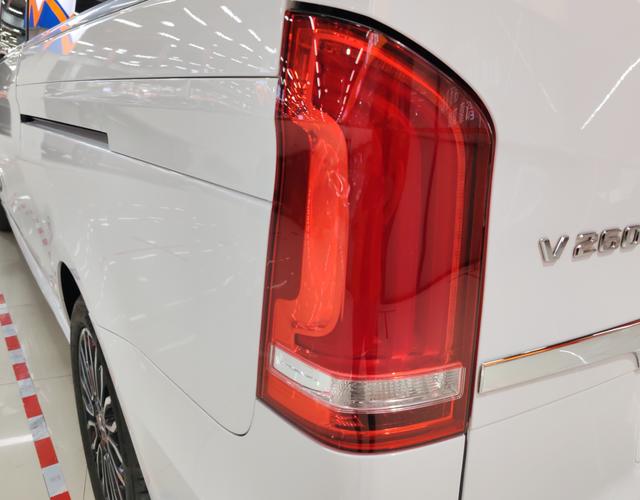 奔驰V级 2017款 2.0T 自动 V260L尊贵加长版 (国Ⅴ) 